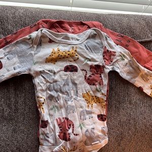 Long sleeve onesies (2)